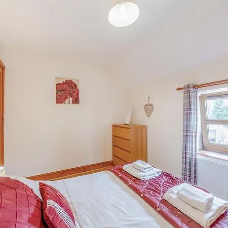 The - 28645 Nyaraló *